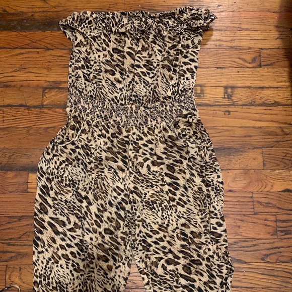 Animal print jumpsuit no straps. 3 1/4 leg - Picture 1 of 3